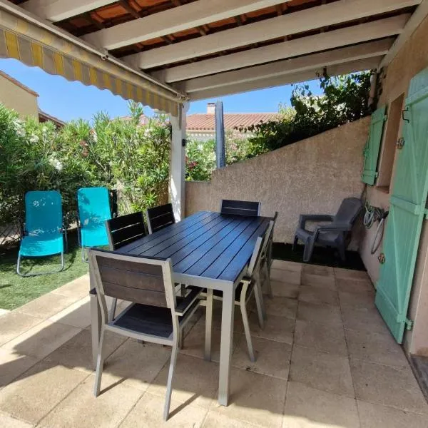 MARINES DU ROUSSILLON Villa en duplex très calme en résidence privée avec piscine - M65、サン・シプリアンのホテル