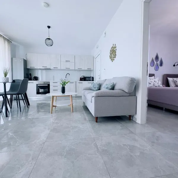 Sun Angelo luxury apartment in Paradise 2, khách sạn ở Arménoi