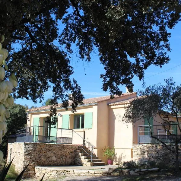 Villa Pierre Blanche le calme a 5mn du centre ville, hotel v destinaci Nîmes