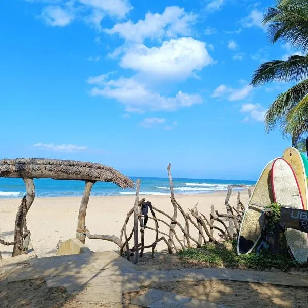 Light House Beach Hut, hotel v destinaci Komari