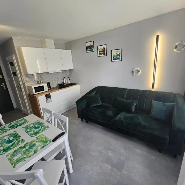 Apartament Słowik Dębina 24, hotel in Debina