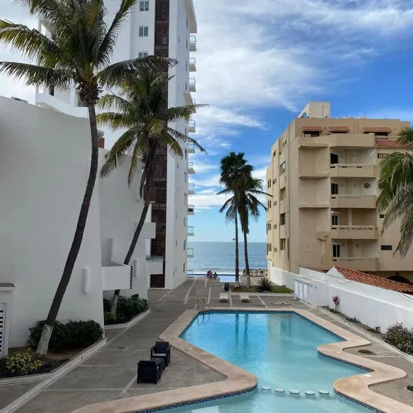 Marina del Sol Resort - beautiful 2 bdrm Sleeps 8 -Ocean front, hotel en Mazatlán