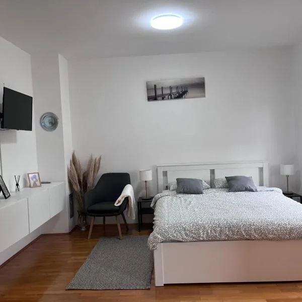 Studio apartman - Sweet&Little, hotel v destinácii Vrbovec