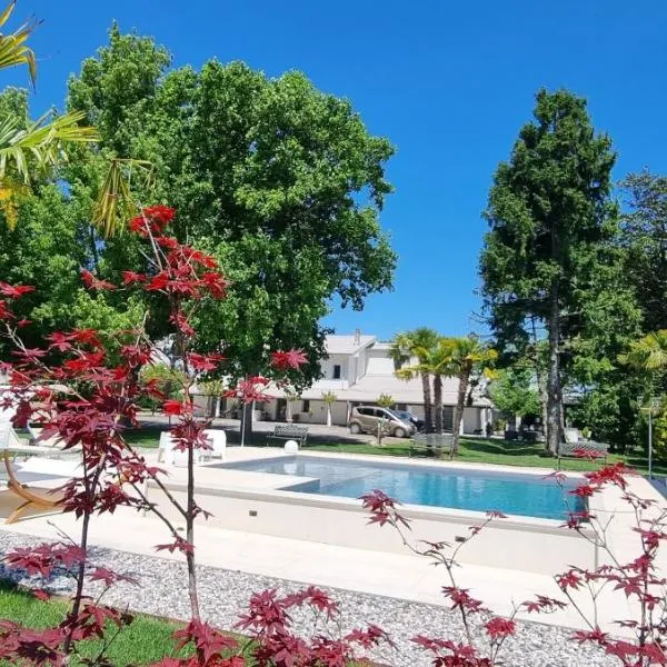 CasaKadd002LuxuryHeated Pool Garden Patio Barbeque, hotel a Civé