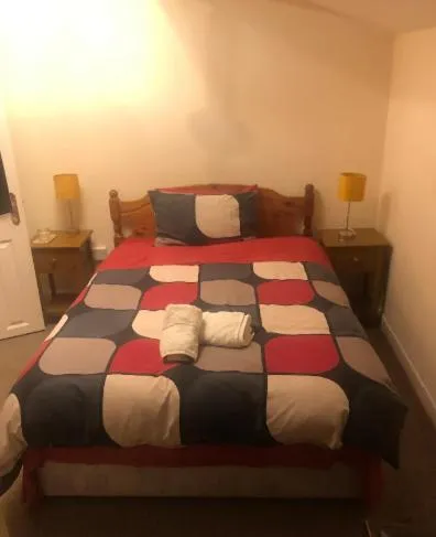 Private comfortable bedroom with ensuite, hotel in Dublin