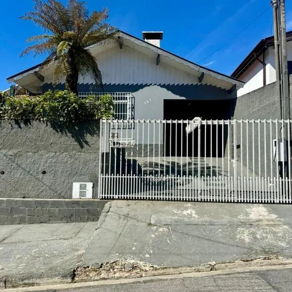 Recanto Benedetti, casa para temporada, hôtel à Campos do Jordão