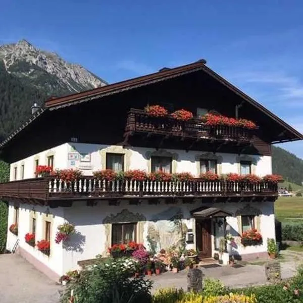 Haus Rosemarie, hotel em Nesselwängle