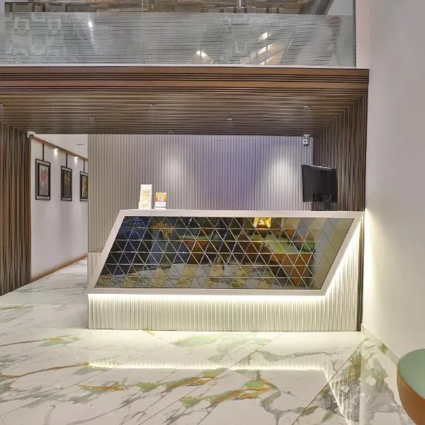 Hotel Legend, hotel in Surat