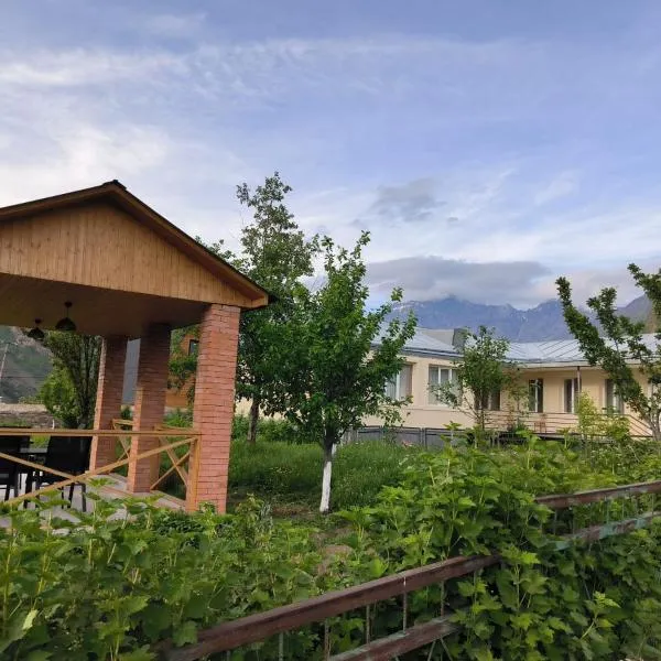 Kamara Guest House, hotel v destinaci Stepancminda