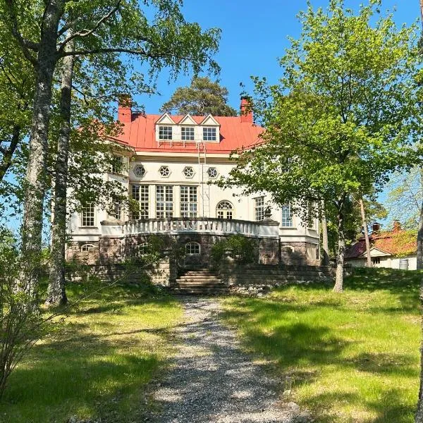 Kivisaari, hotel v Helsinkách