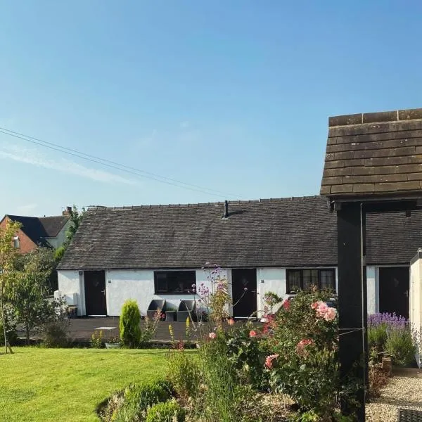 Little Park Holiday Homes Self Catering Cottages 1 & 2 bedrooms available close to Tutbury Castle、タットベリーのホテル