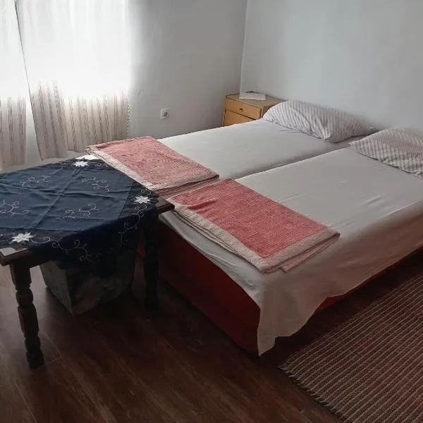 "Poetsko ćoše" Nikole Tesle 86, hotel v destinaci Morović