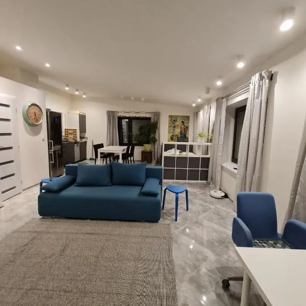 Airport Private Apartment, Advance Registration, No Reception, Self Check-in, Calm Environment, Non-Smoking Guests, hotel v destinaci Kněžívka