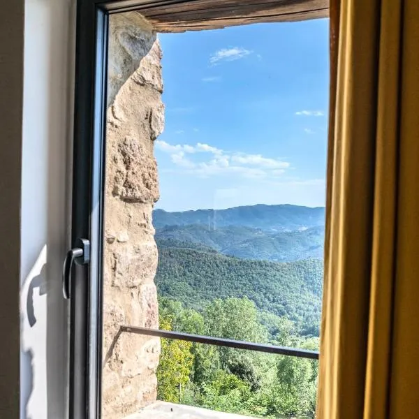 La Châtaigne Perchée, piscine et nature – hotel w mieście Chirols