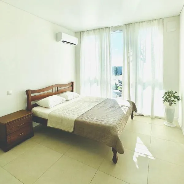 Тут светло и уютно, hotel in Kyiv