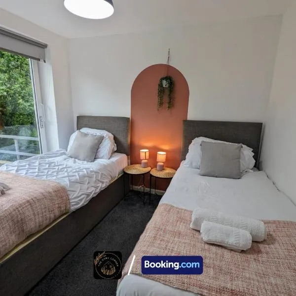 Cosy 3-Bed Home, Free Parking & WiFi, hotel in Bolton