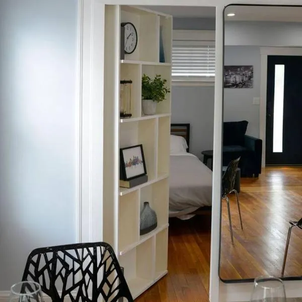 Enchanting Hidden Door Escape, hotel em Stoneham