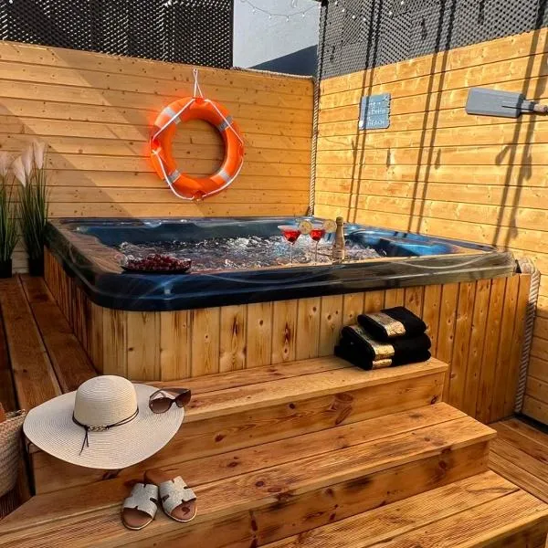 Port Royal Luksusowe Domki Apartamenowe, hôtel à Sarbinowo