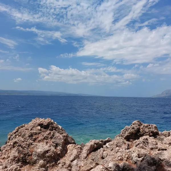 Graceful LJUPKA GETAWAY by the sea - Lokva Rogoznica, Omiš, hotel in Lokva Rogoznica