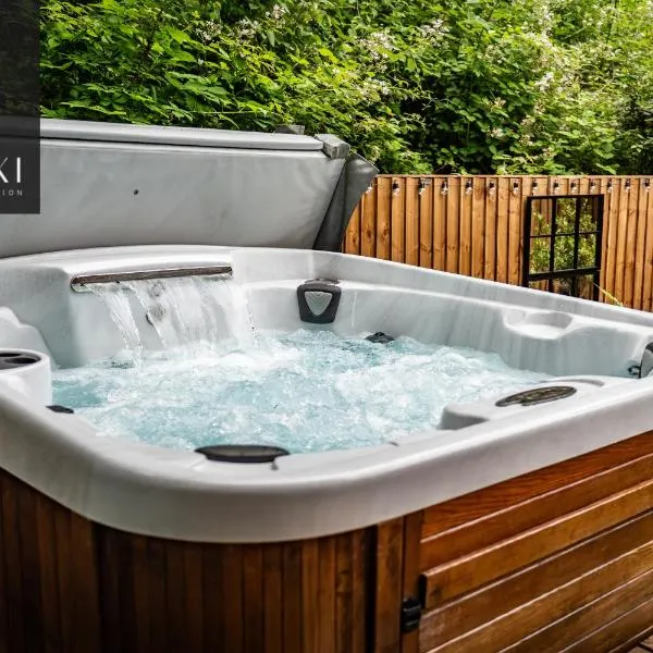 Ironbridge Hot Tub Retreat - Sleeps 10, hotel in Telford