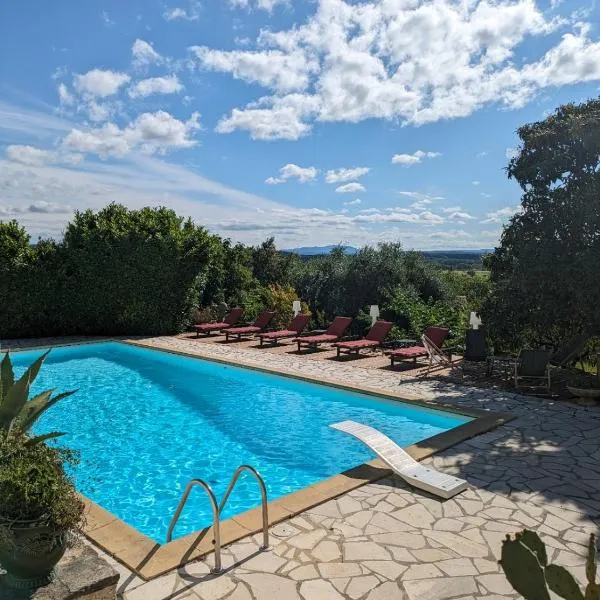 Le Domaine du Soulier -Gîte et chambres d'hôtes - La Maison du Gardien, hotel v destinaci Tornac