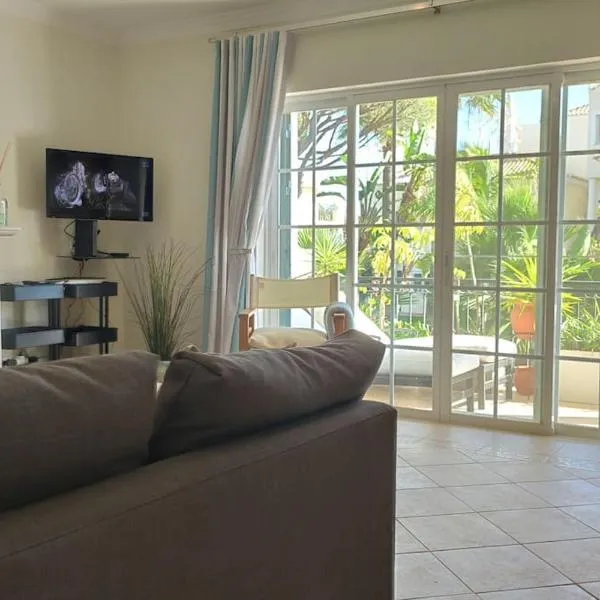 Private luxury apartment Vale do Lobo, hotel in Almancil