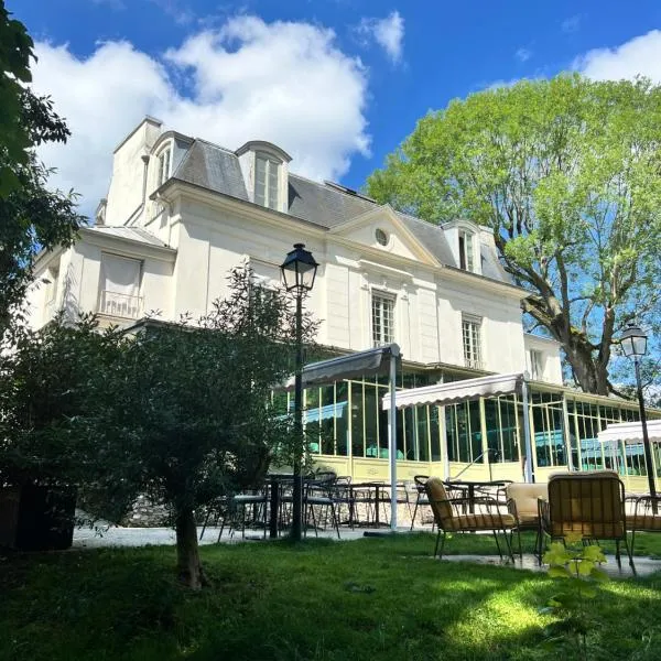Il Maestro - hôtel Restaurant du Château, hotel v destinaci Écouen