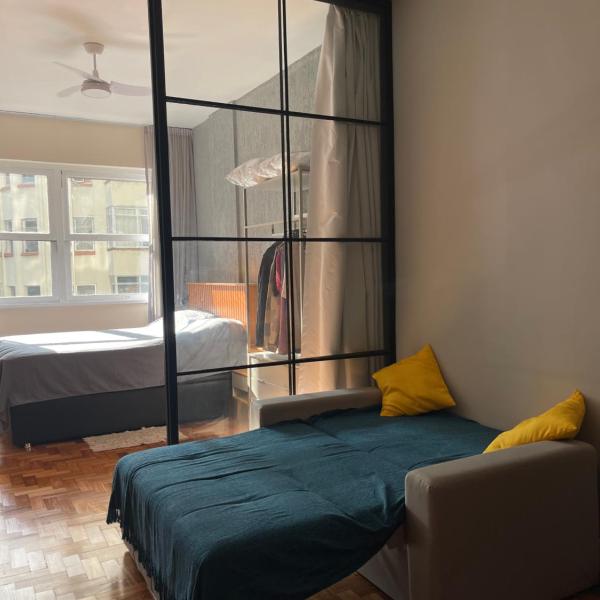 Quadra praia! Loft industrial requintado NOVO para 4 pessoas vizinho COPACABANA PALACE! - Foto 2