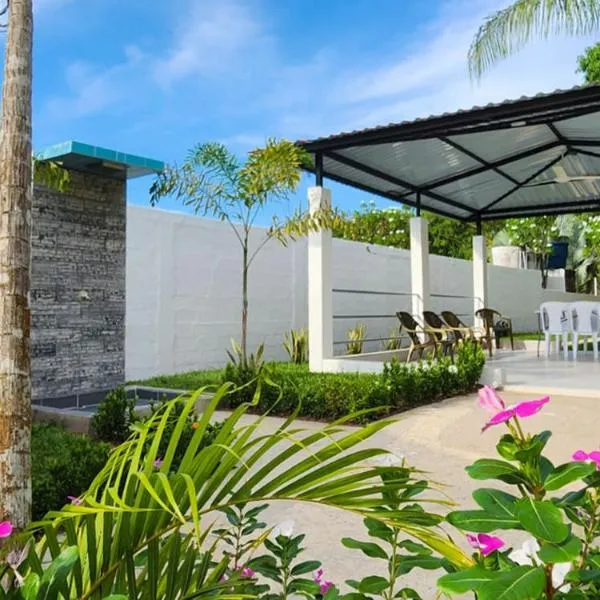 Casa villa con Jacuzzi, tobogán y BBQ, hotel v destinaci Carmen de Apicalá