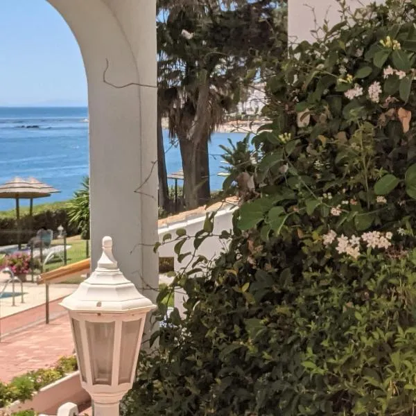 Tranquil Oceanfront Escape, One-Bedroom Haven, hotel di Mijas