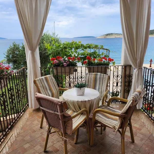 Vila DORA - Studio Dora, ξενοδοχείο σε Martinscica