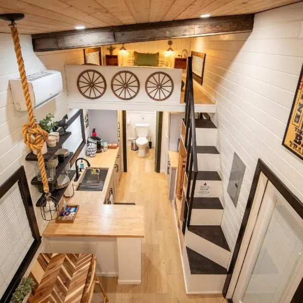 Unique Tiny Home Minutes from Downtown, hotel v destinaci Ellensburg