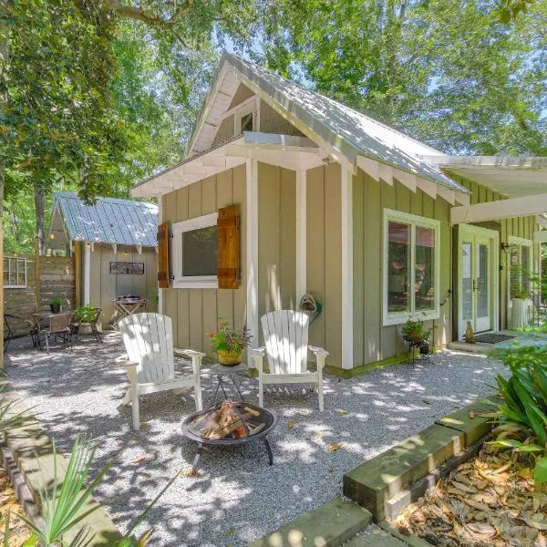 Historic Biloxi Bay Cottage with Beautiful View, hotel in Ocean Springs