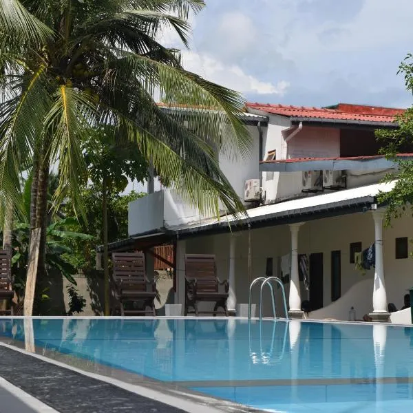 Star Holiday Resort, hotel di Hikkaduwa