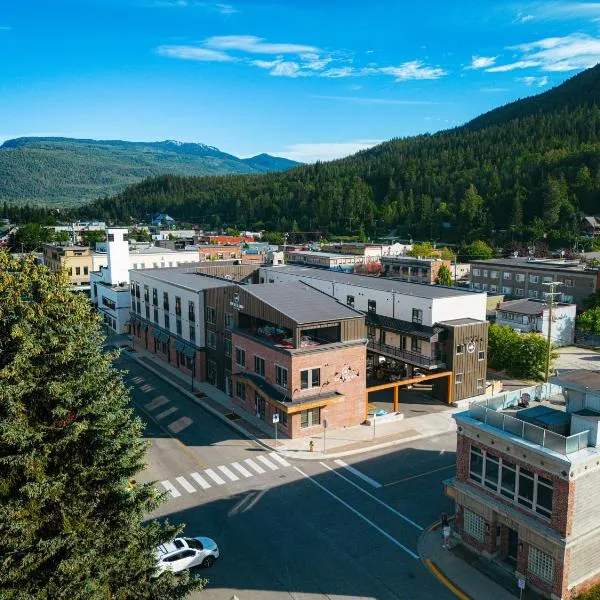 Basecamp Suites Revelstoke, hotel din Revelstoke