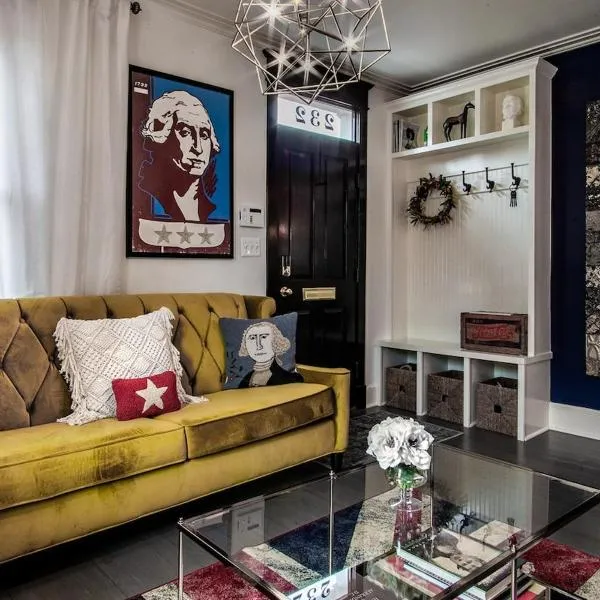 THE LIBERTY HOUSE Of Old Town Designer Home, hotel in Alexandria