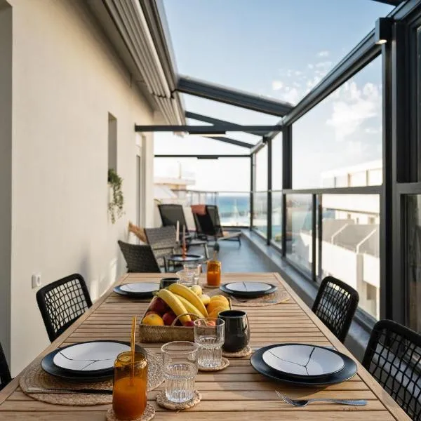 L Horizon Luxury Living with Sea View by 8essentially, hotel in Heraklio