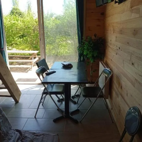 chalet tout confort, hotel en Coullons