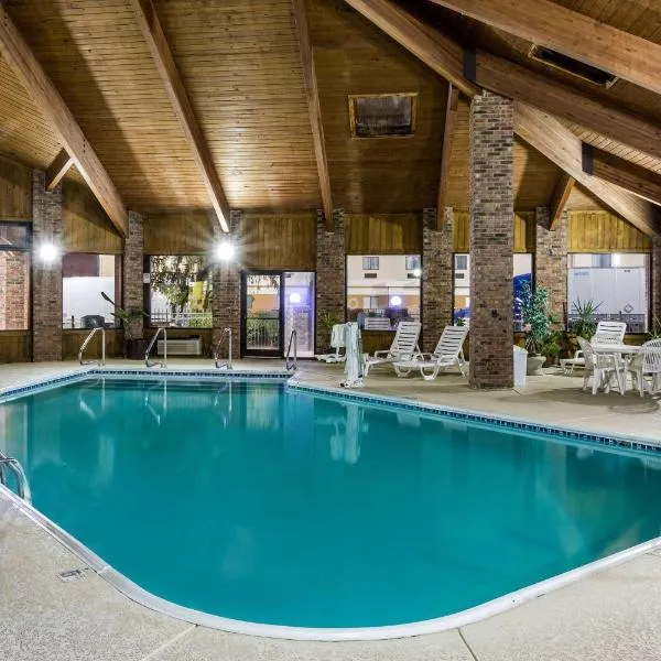 Baymont by Wyndham Louisville South I 65, hotel in Brooks