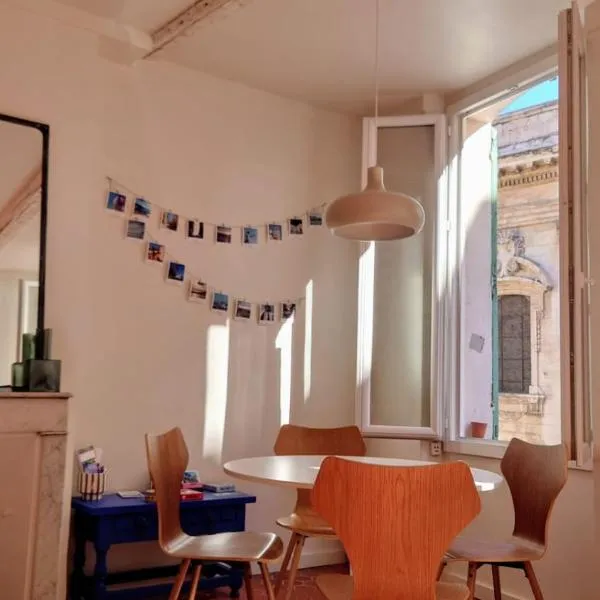 Appartement de charme - WIFI - Centre historique, hotel v destinácii Toulon