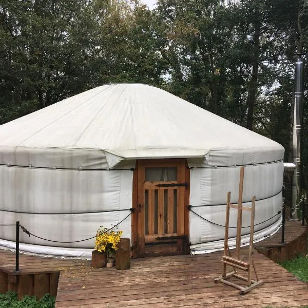 Jurta Les Park, hotel v destinaci Vřesovice