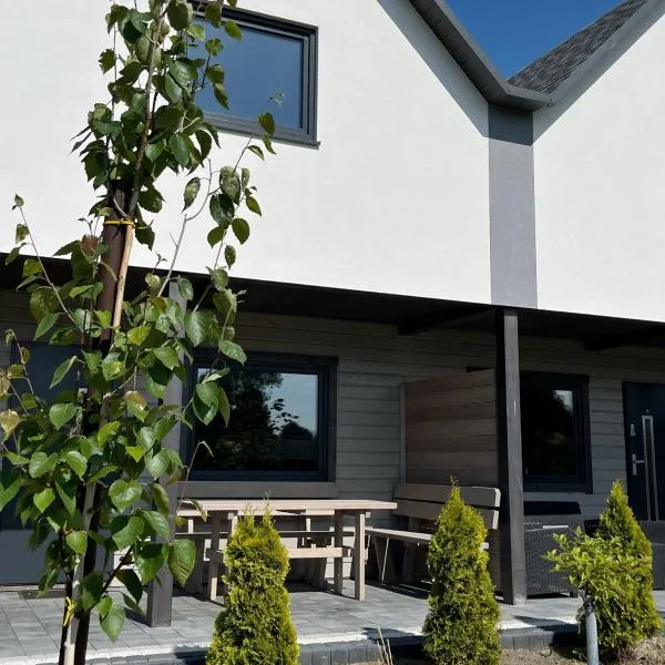Stumilowy Las - Białe Domki, hotel v destinaci Mielenko