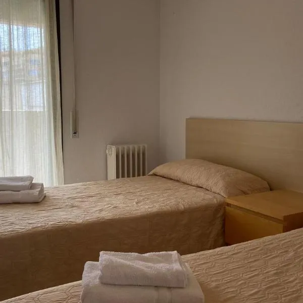 Residència Universitaria Pare Claret, hotel v destinaci Girona