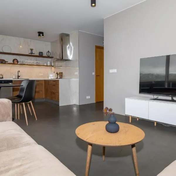 Family apartment hosted by LL, hotel in Akureyri
