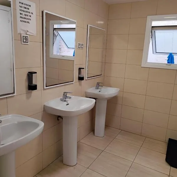Hostal Ideal Gavà, hotel in Gavà