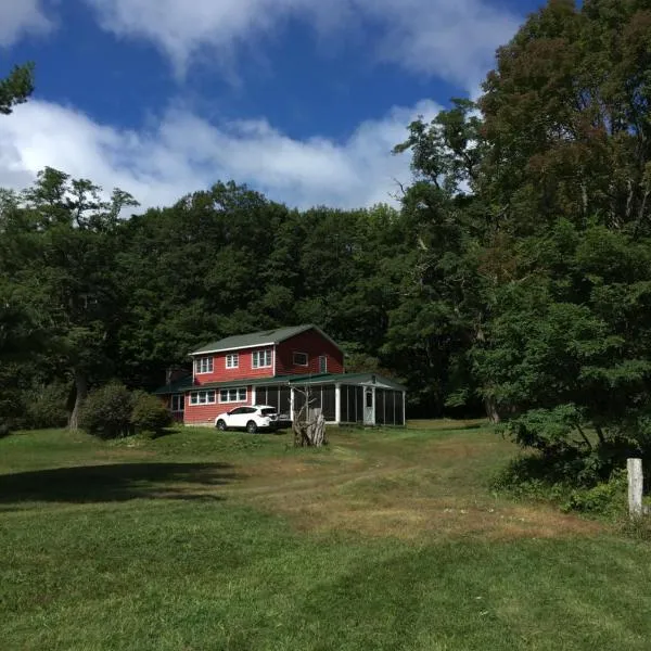 Hannah's Birch Farm 10 Min to Gore Ski Mt., hotel in Johnsburg