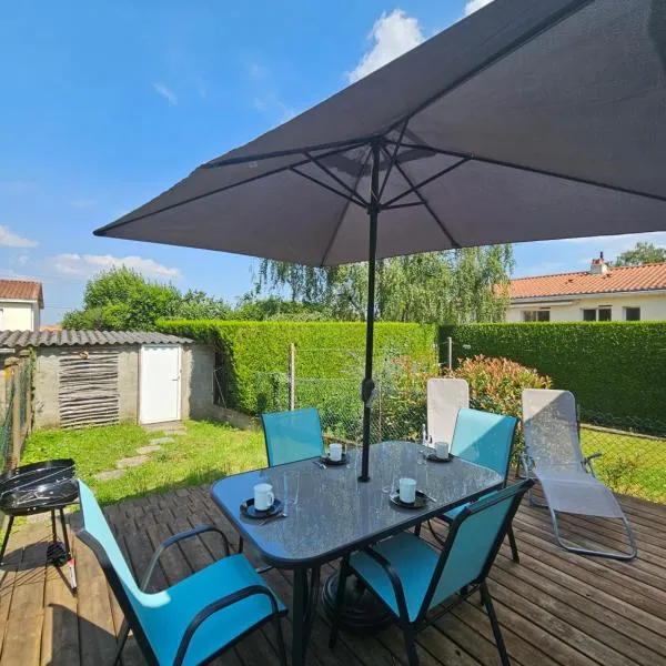 Le Petit Ecureuil charmant gîte jardin terrasse, hotel en Les Herbiers