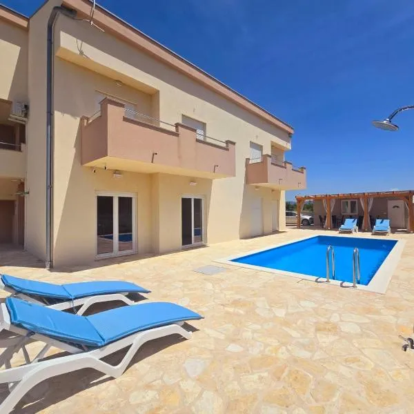 Villa Sun with pool, hotel v destinaci Paljuv