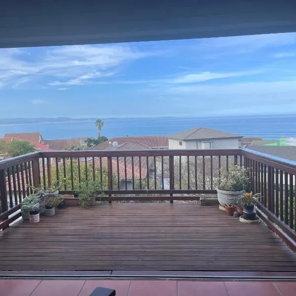 Entire top floor with beautiful view, hotel in Jeffreys Bay