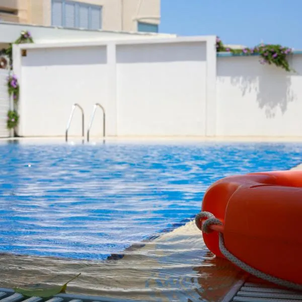 Piale Palms Makenzie Beach Front Apartment, Larnaca，位于拉纳卡的酒店